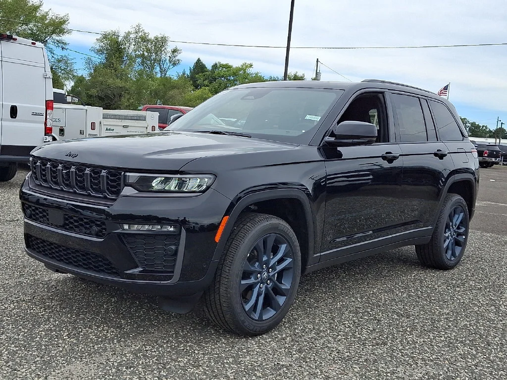 New 2026 Diamond Black Crystal Pearl-Coat Exterior Paint Jeep 85th Anniversary Edition image 4