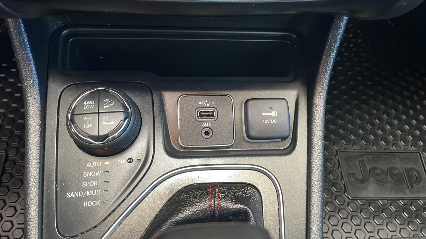 Used 2019 Gray Jeep Trailhawk image 28