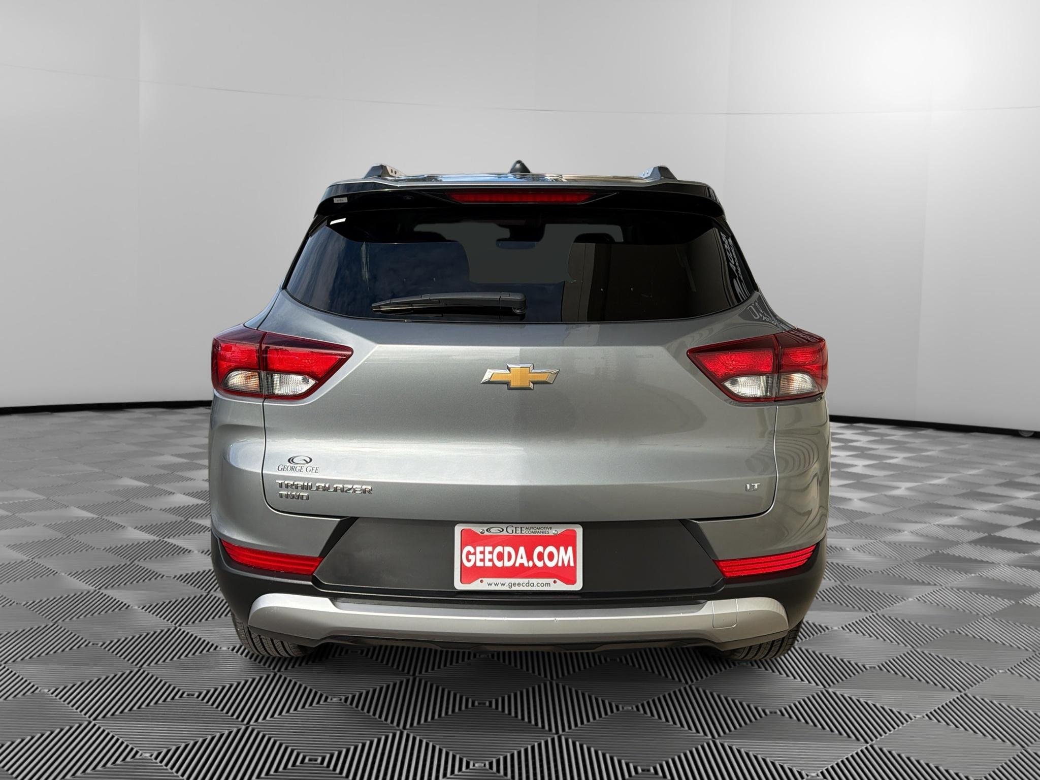 Used 2025 Sterling Gray Metallic Chevrolet LT image 5