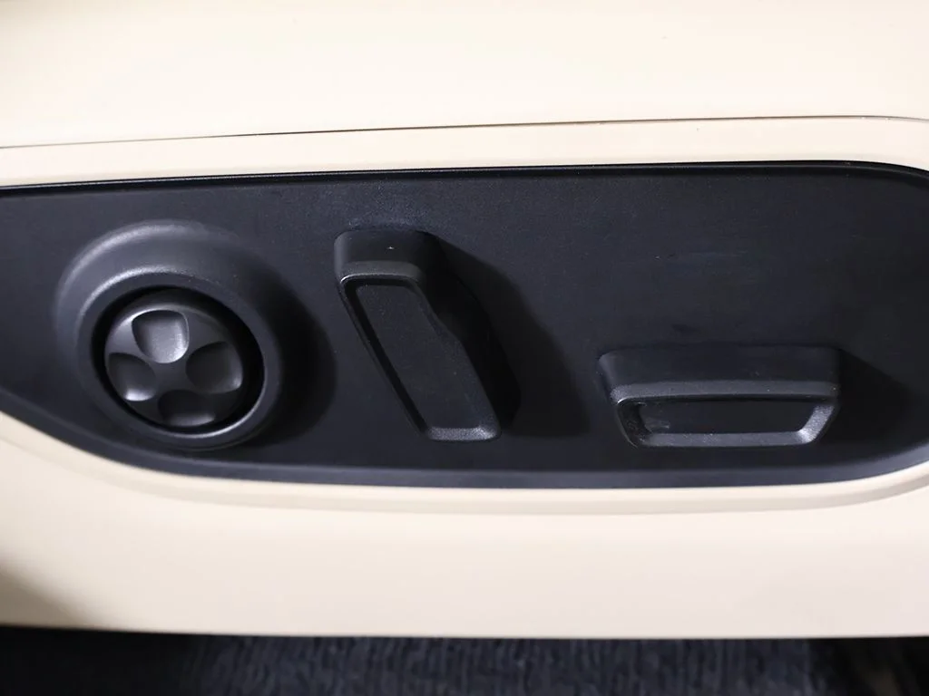 Used 2022 Gray Jeep Limited image 39