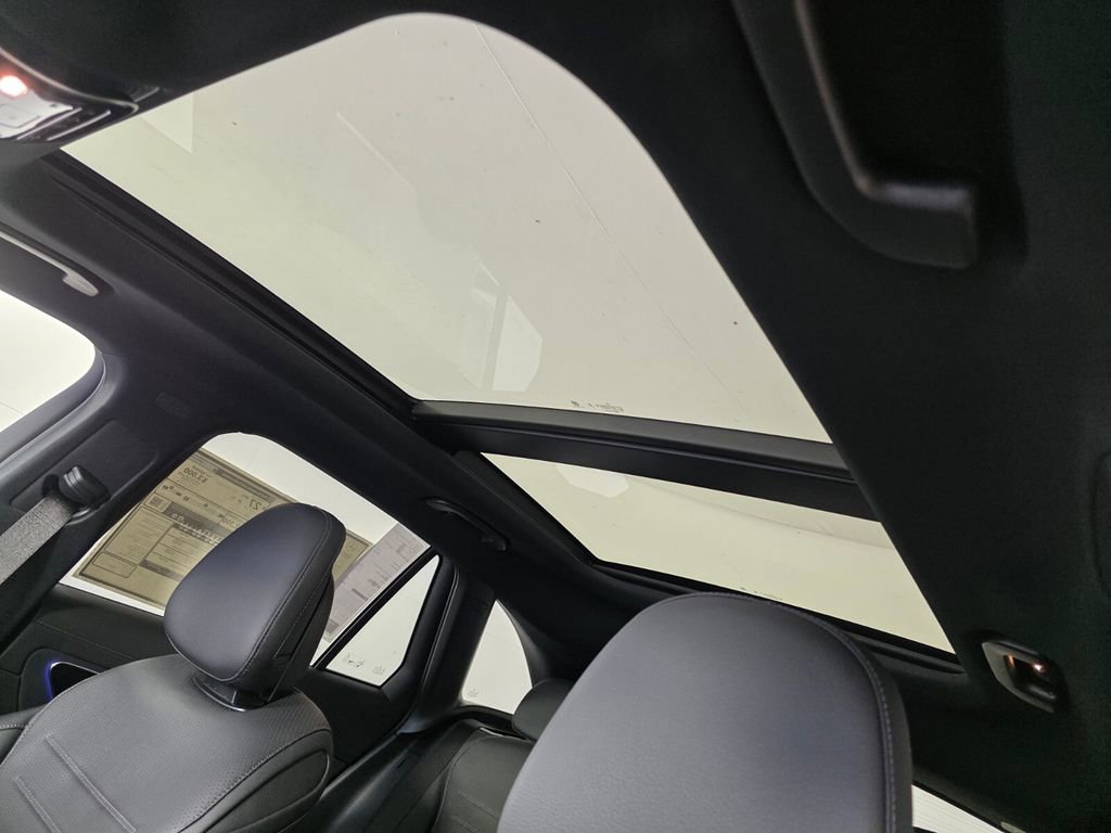 New 2026 Black Mercedes-Benz GLC 300 image 27