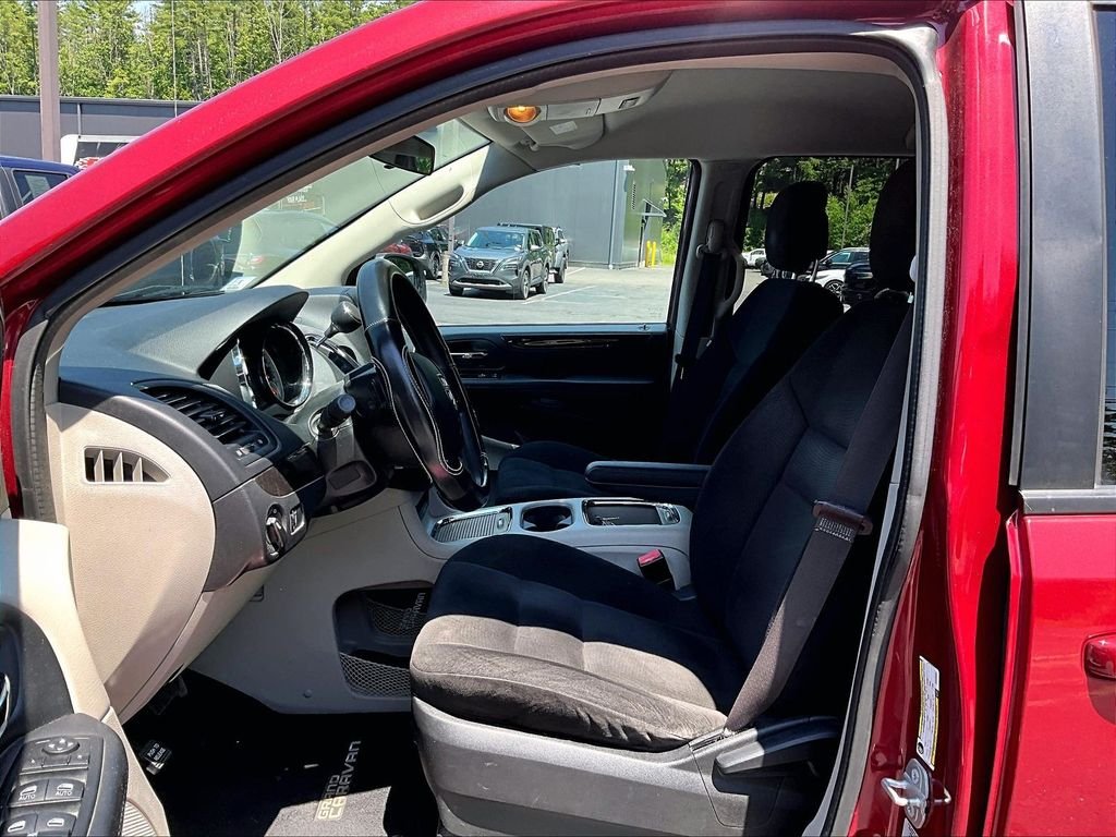 Used 2015 Red Dodge SXT image 7