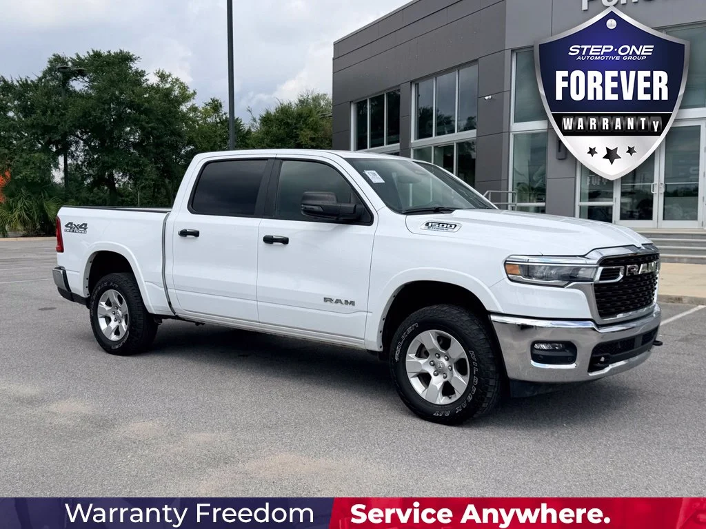 Used 2025 White Ram Big Horn/Lone Star image 8