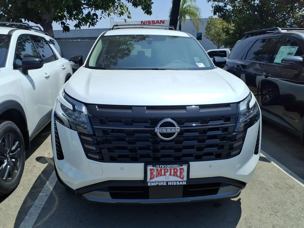 New 2026 Everest White Pearl TriCoat Nissan SL image 3