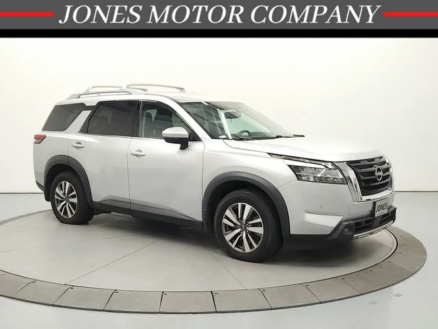 2022 Nissan Pathfinder SL 4WD's photo