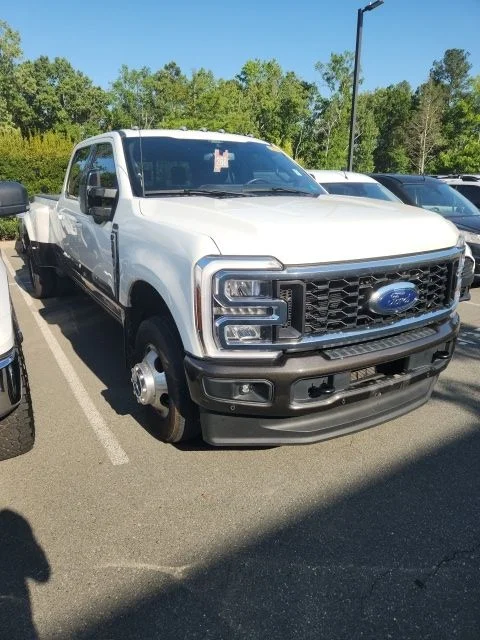 Used 2024  Ford King Ranch image 3