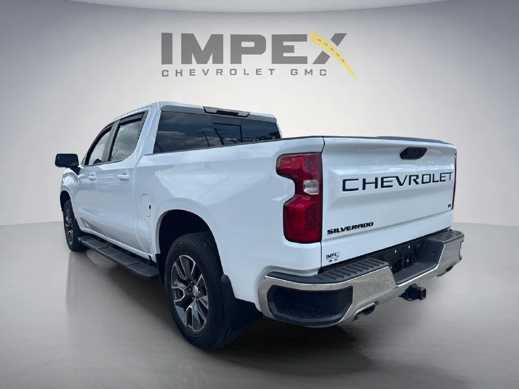 Used 2024 Summit White Chevrolet LT image 8