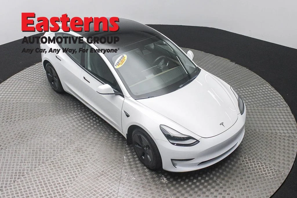 Used 2021 White Tesla Standard Range Plus image 3