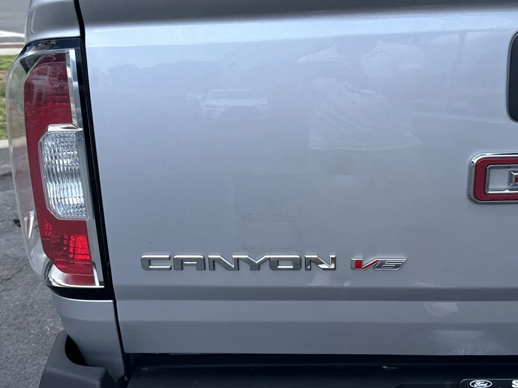 Used 2017 Silver GMC SLT image 32