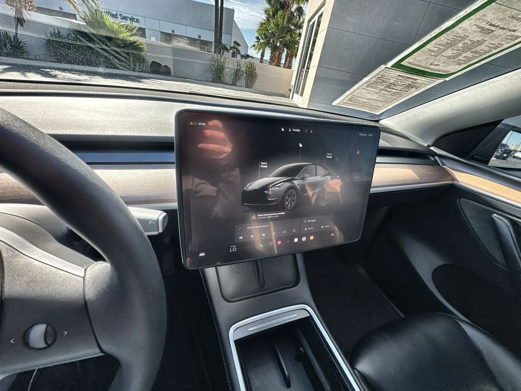 Used 2024  Tesla  image 11