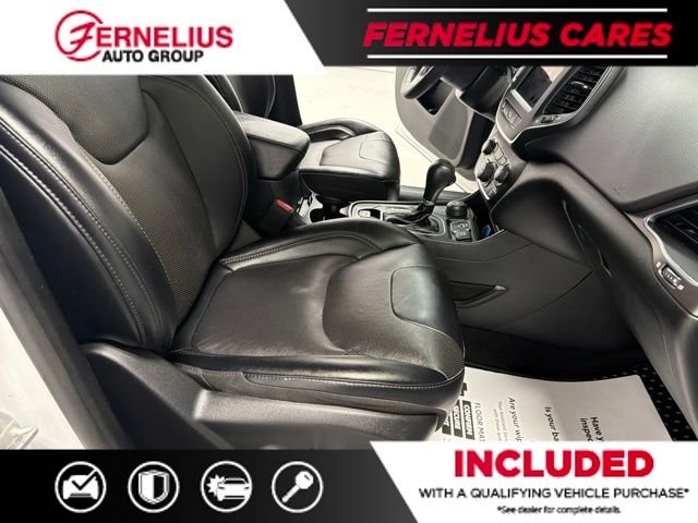 Used 2022 White Jeep Latitude Lux image 30