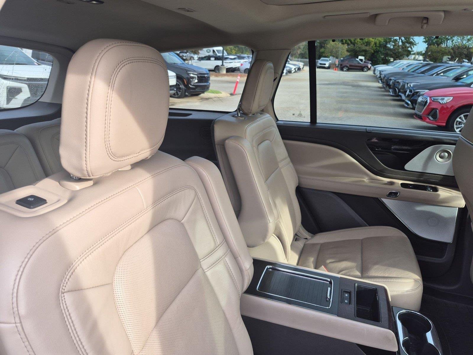 Used 2021 Pristine White Lincoln Reserve image 33