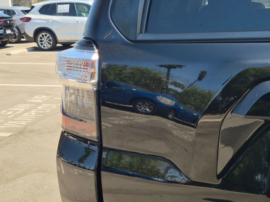 Used 2020 Black Toyota Venture image 26