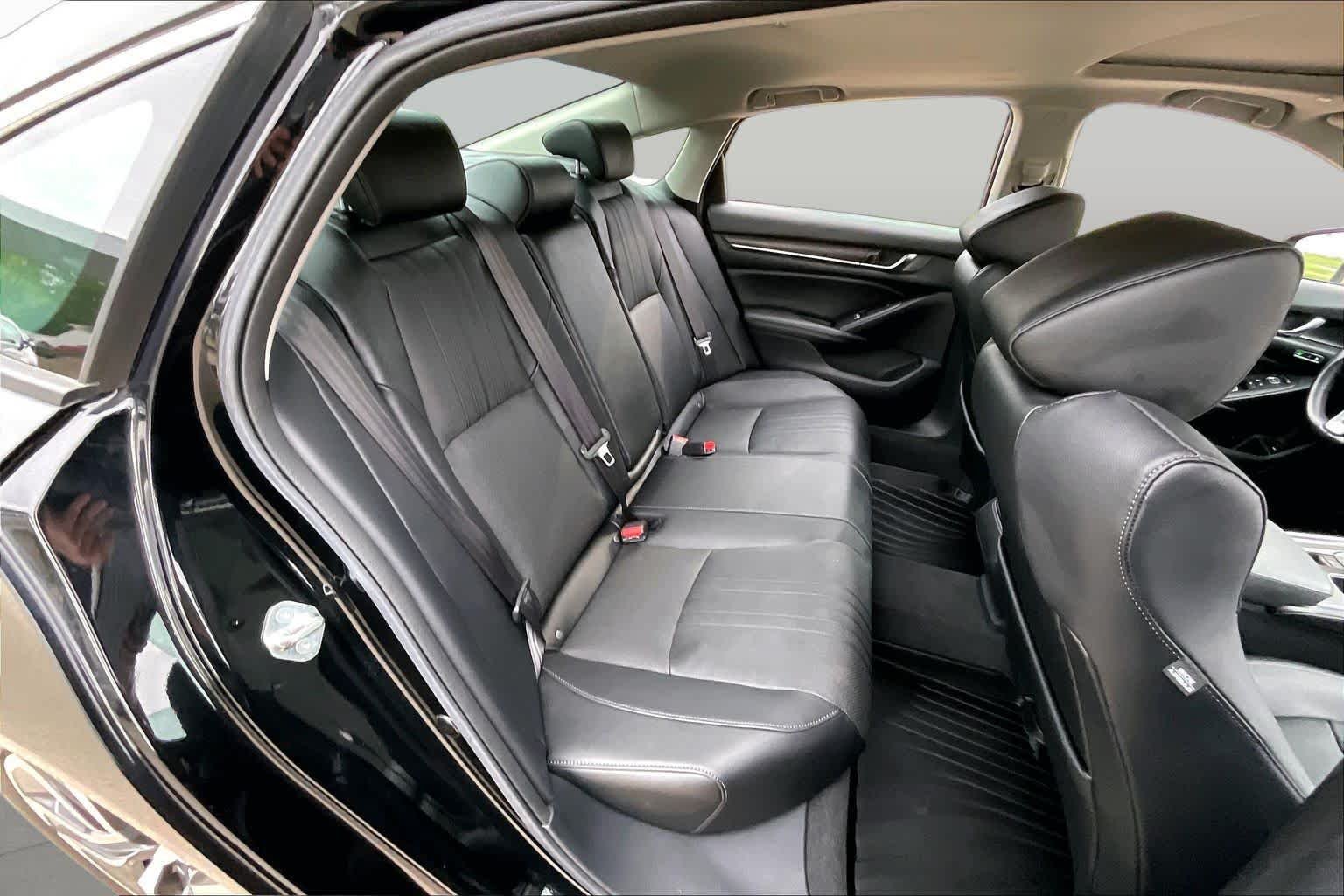 Used 2020 Crystal Black Pearl Honda Touring image 19