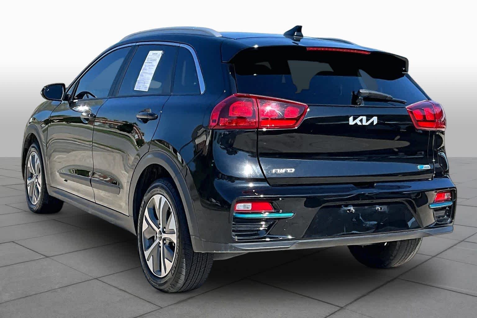 Used 2022 Aurora Black Pearl Kia EX image 11