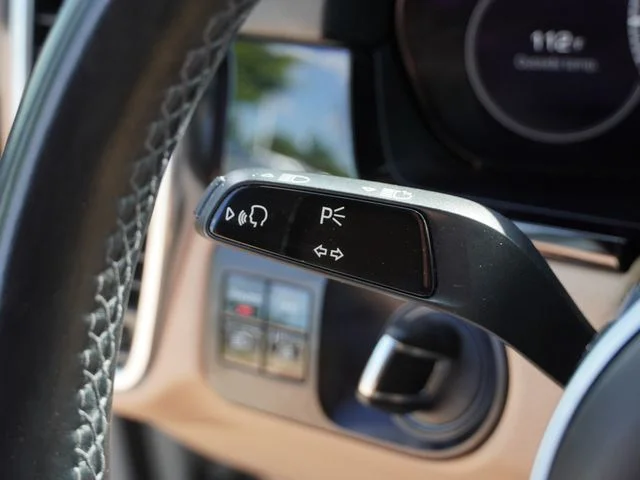 Used 2020  Porsche Base image 30
