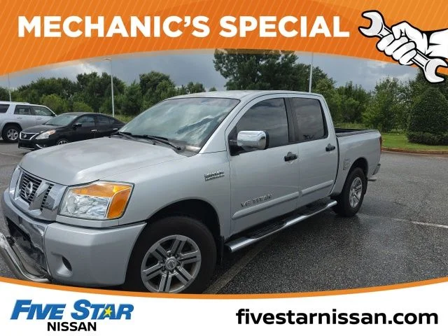Used 2009 Silver Nissan SE image 1