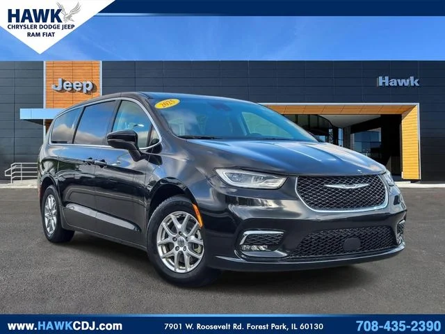 2023 Chrysler Pacifica Touring L's photo
