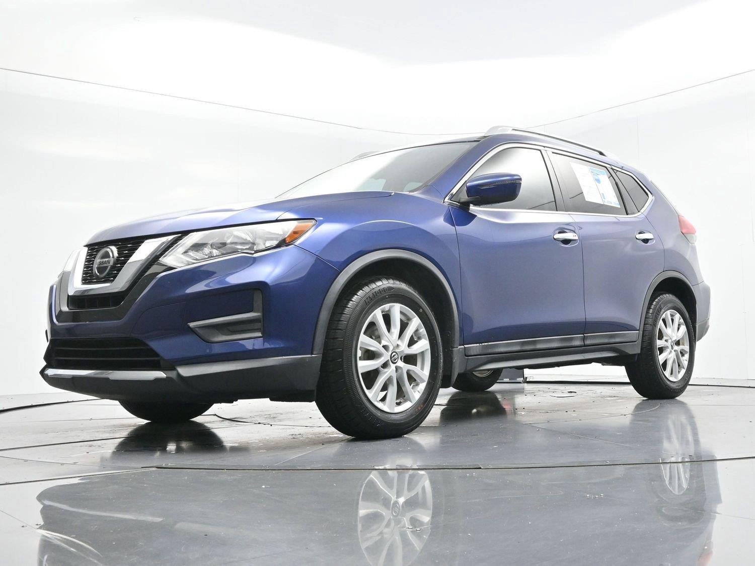Used 2018 Caspian Blue Nissan SV image 47