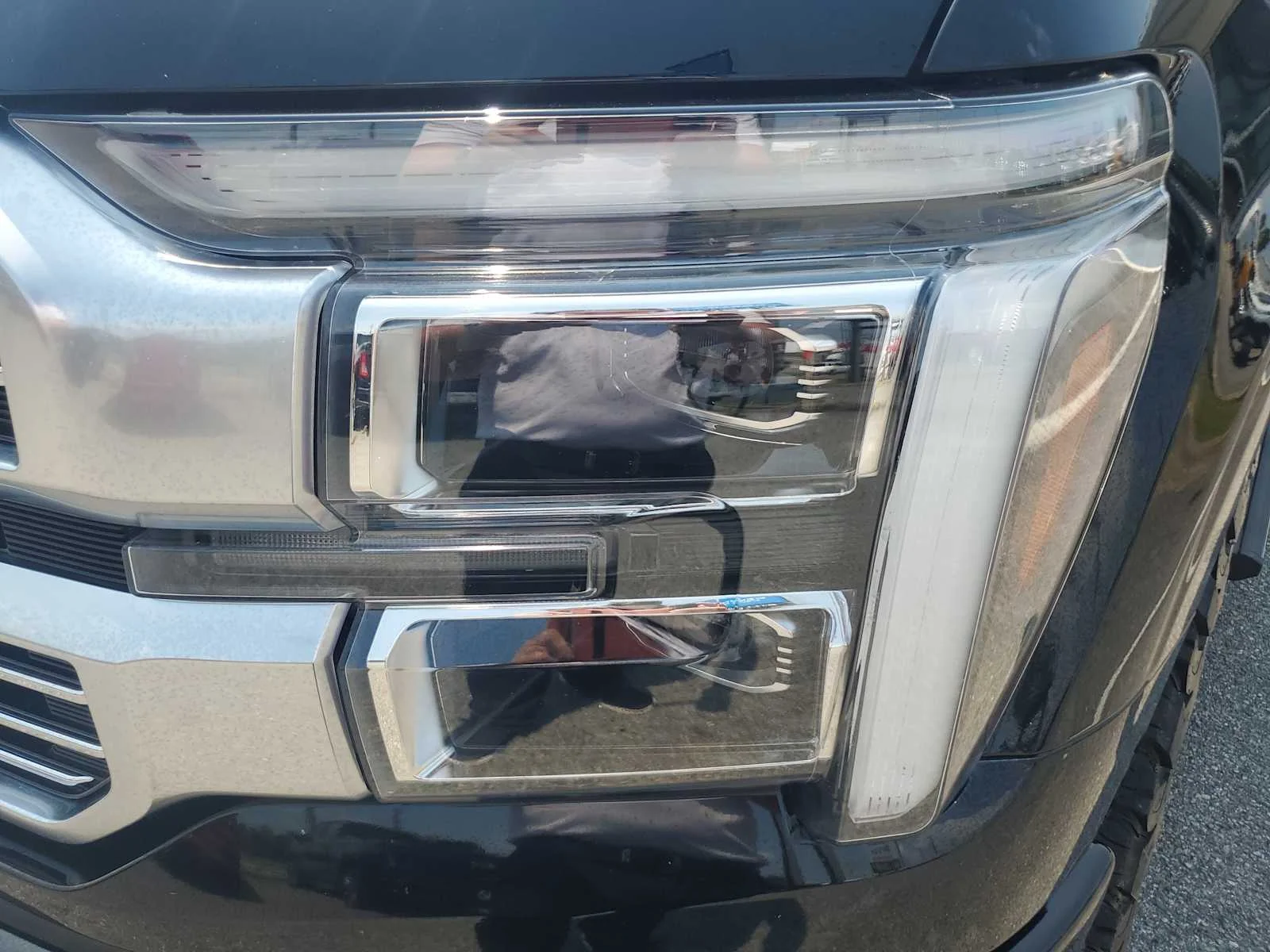 Used 2024  Ford Platinum image 11