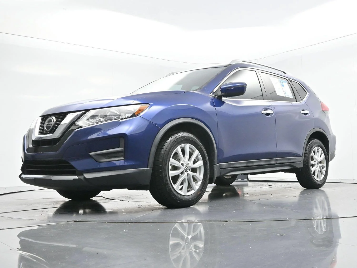 Used 2018 Caspian Blue Nissan SV image 47