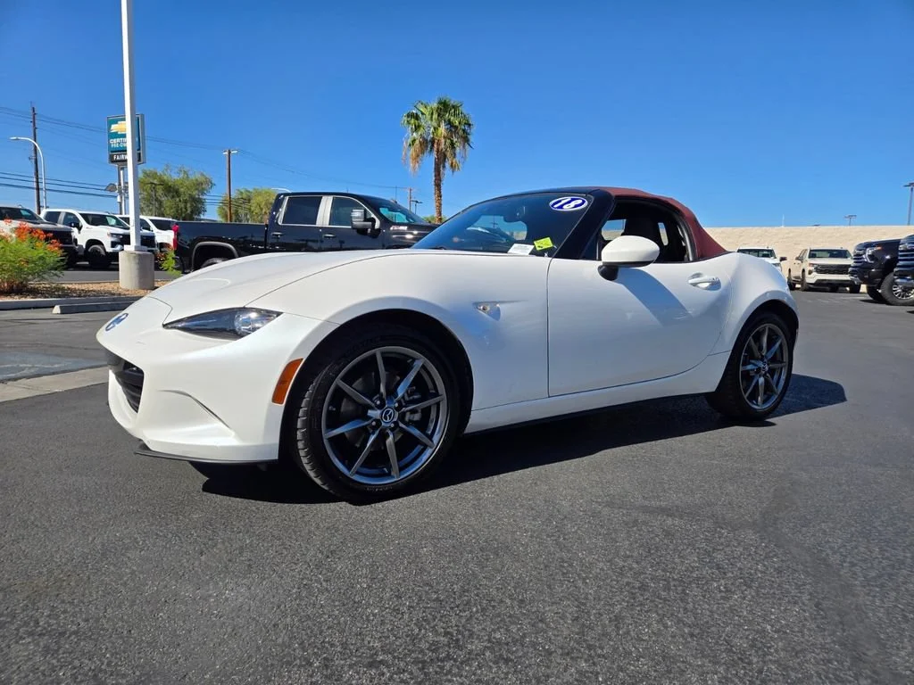 Used 2018 Snowflake White P Mazda Grand Touring image 2