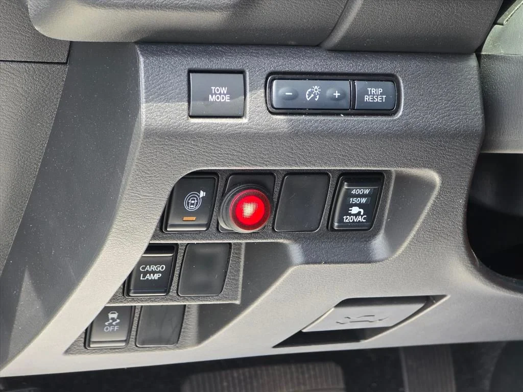 Used 2025 White Nissan PRO-X image 8
