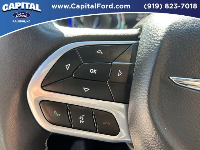 Used 2025 White Chrysler Select image 22