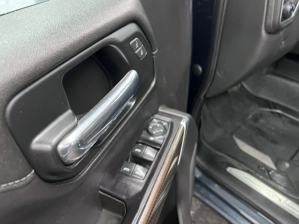 Used 2019 Shadow Gray Metallic Chevrolet RST image 11