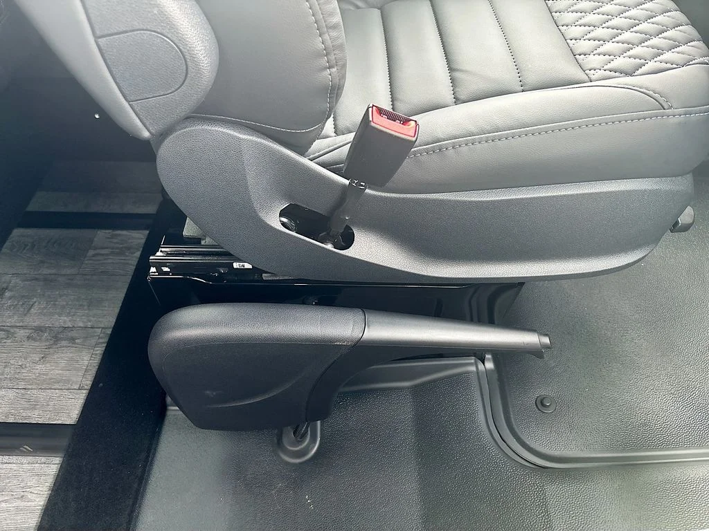 New 2025  Mercedes-Benz 15 Passenger Sliding Door image 38