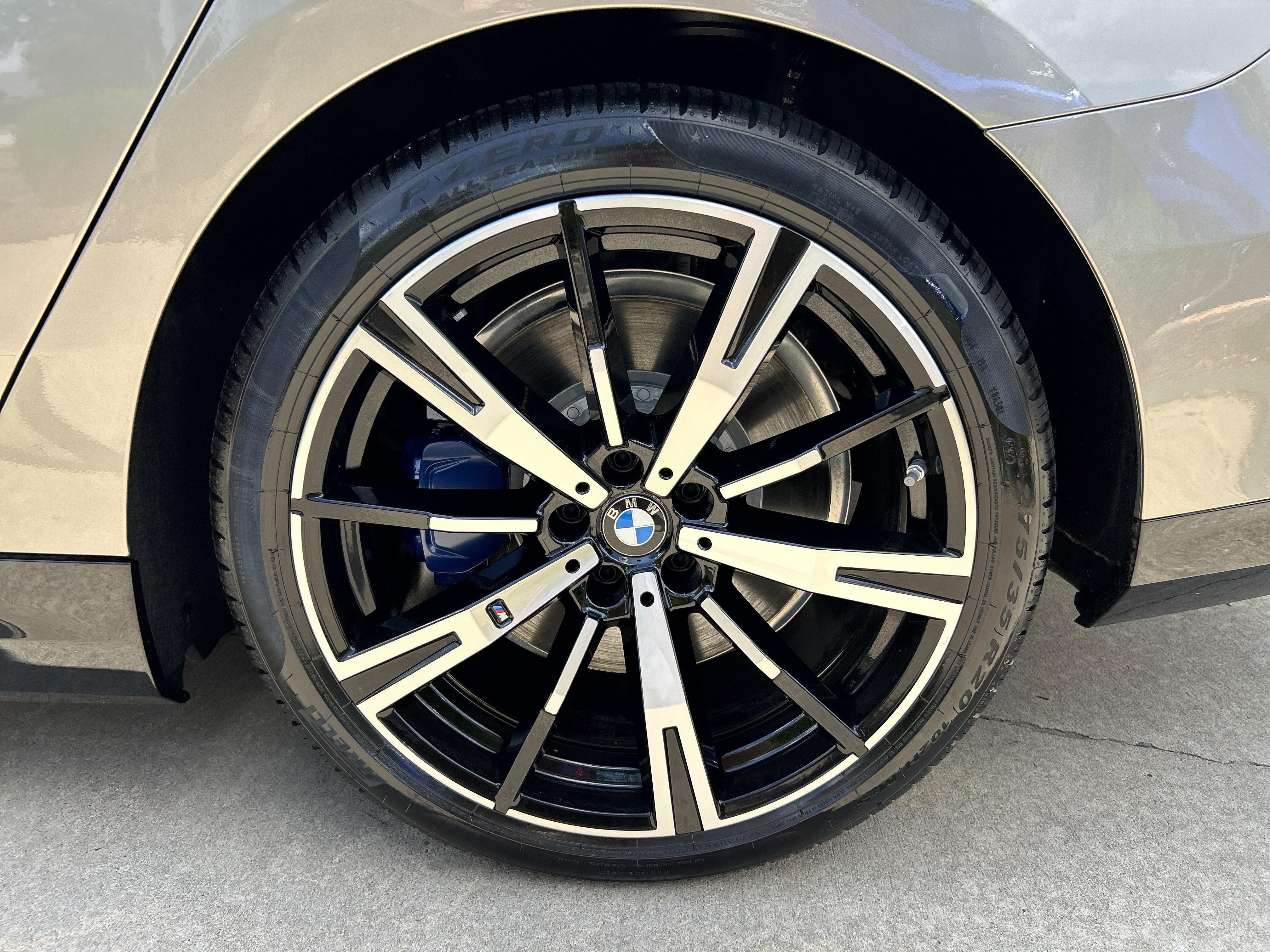 New 2026 OXIDE GREY BMW 550e xDrive image 26