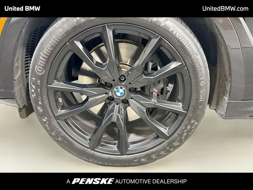 Used 2023 Black Sapphire Metallic BMW M60i image 2
