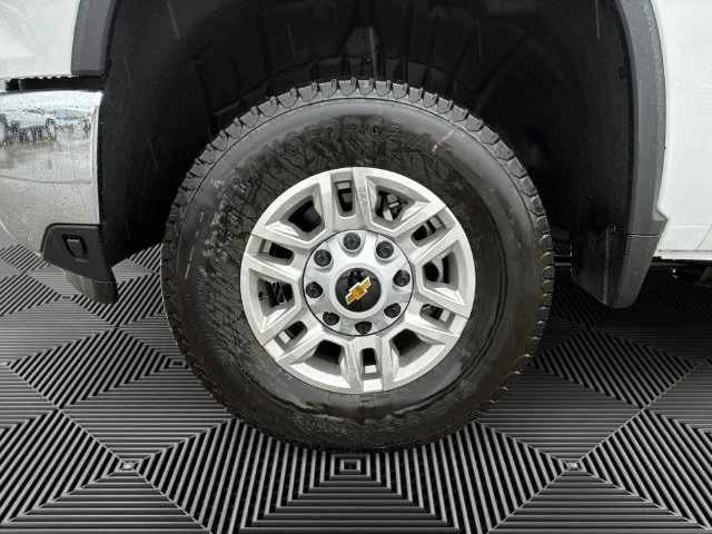 New 2026 Summit White Chevrolet WT image 9