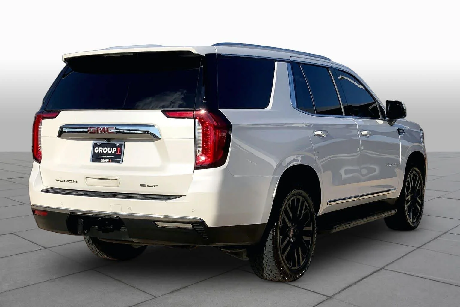 Used 2021 WHITE FROST TRICOAT GMC SLT image 12