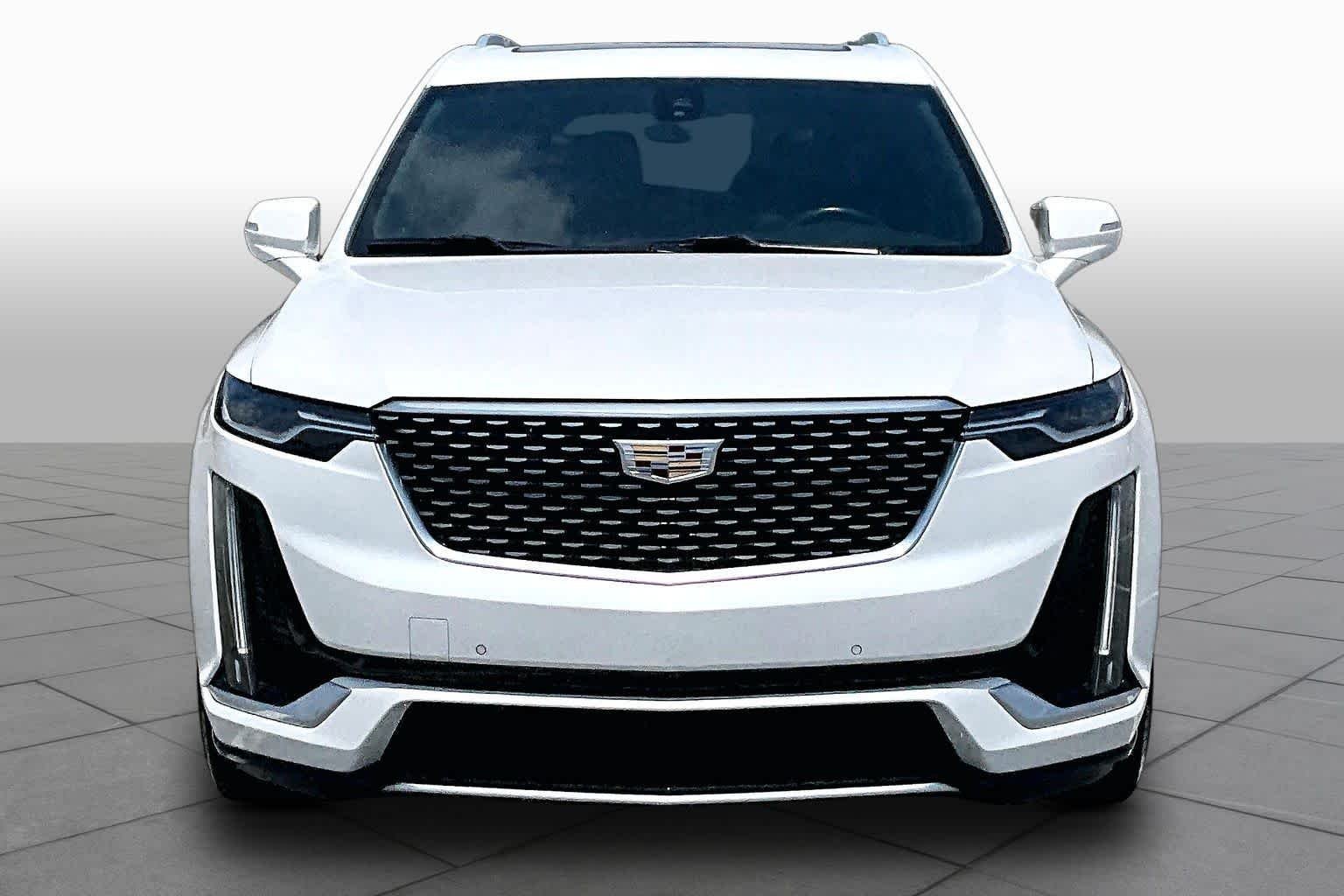 Used 2021 Crystal White Tricoat Cadillac Luxury image 4