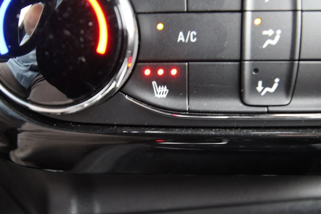 Used 2025 Beige Chevrolet ACTIV image 12