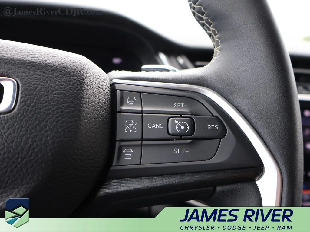 Used 2024 Silver Jeep Altitude image 29