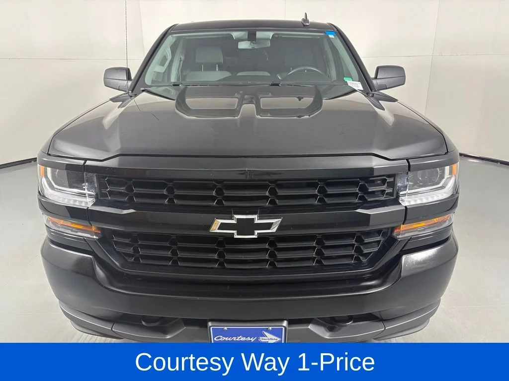 Used 2018 BLACK Chevrolet Custom image 4