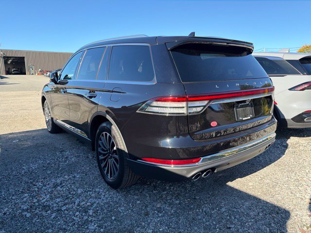 Used 2023 Black Metallic Lincoln Standard image 4