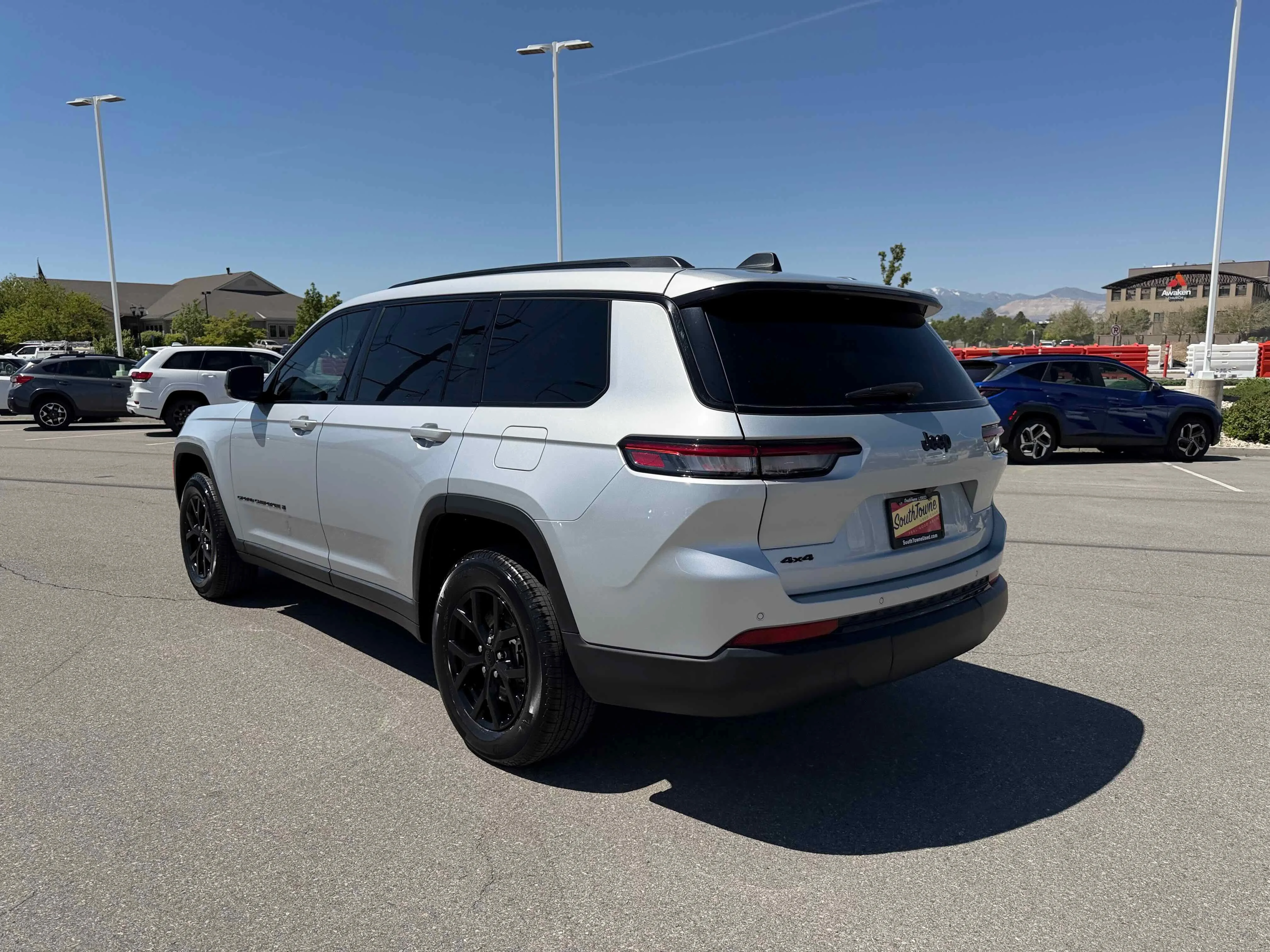 Used 2025 Silver Zynith Jeep Altitude X image 3