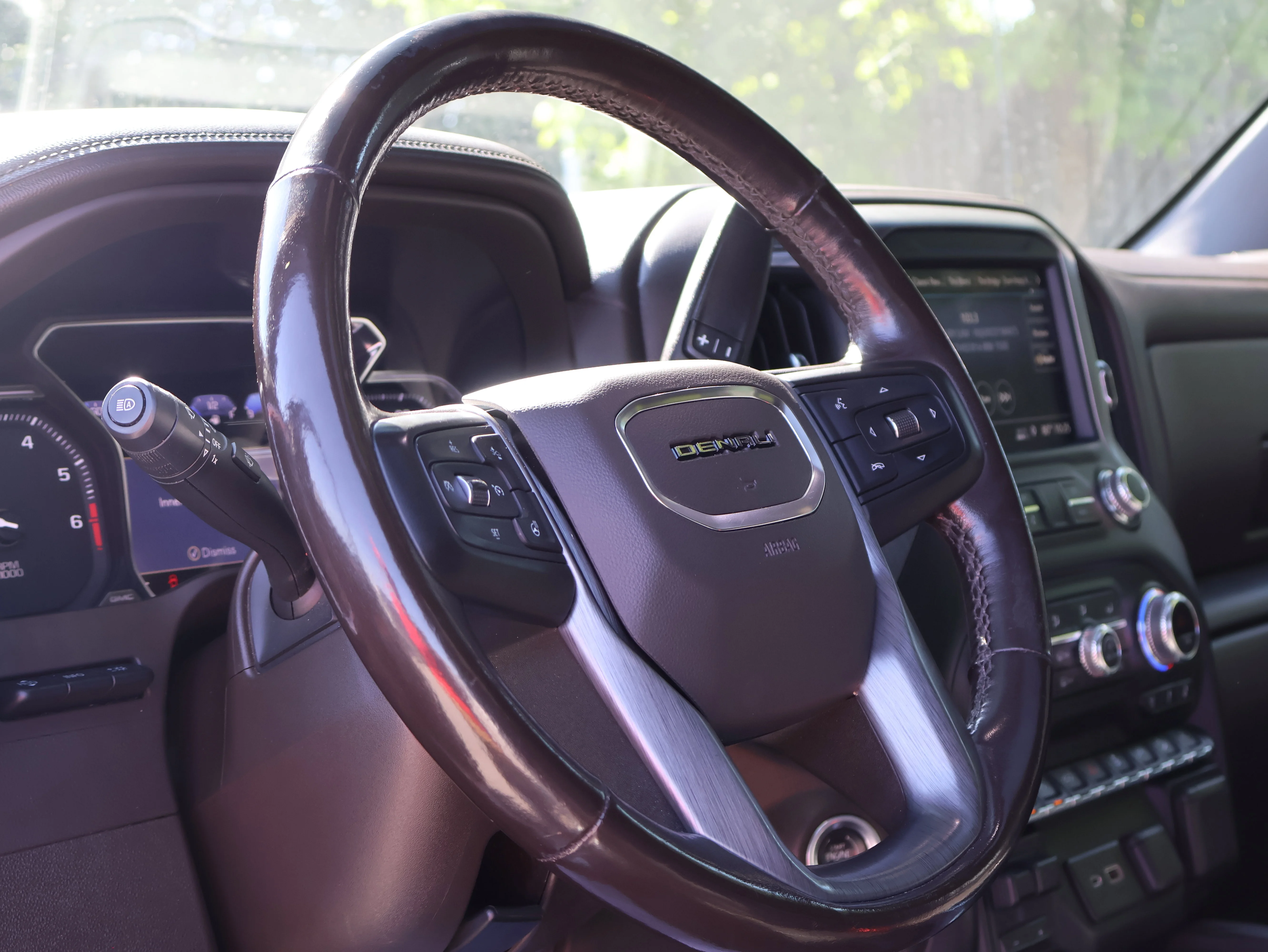 Used 2019 White Frost Tricoat GMC Denali image 26