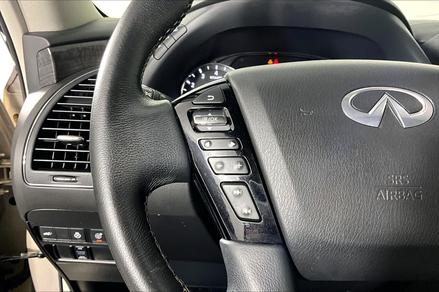Used 2022 Champagne Quartz INFINITI LUXE image 22