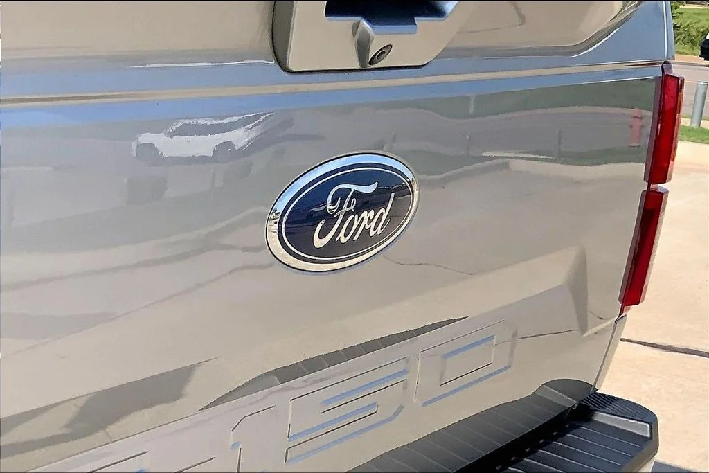 Used 2020 Silver Metallic Ford Lariat image 8