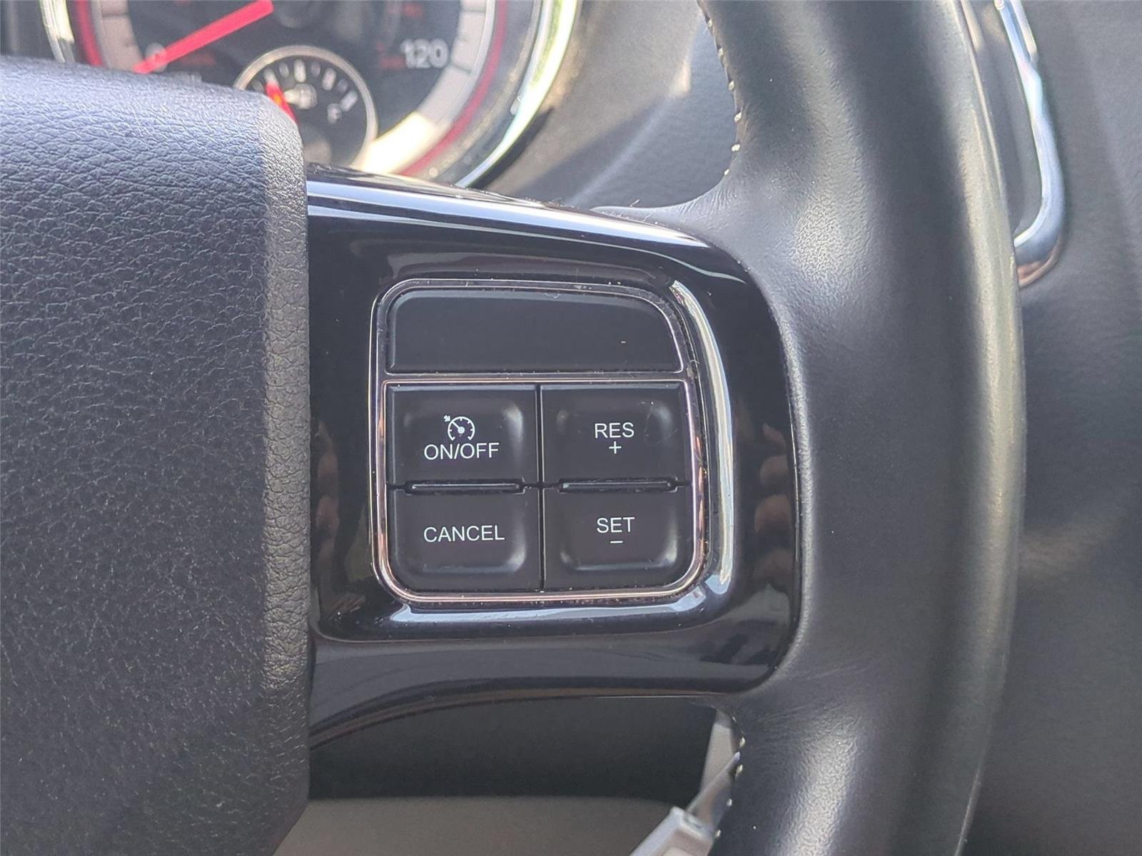 Used 2018 Black Onyx Crystal Pearlcoat Dodge SXT image 36