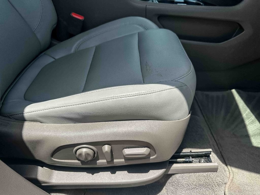 Certified Used 2021 SILVER ICE METALLIC Chevrolet Premier image 26