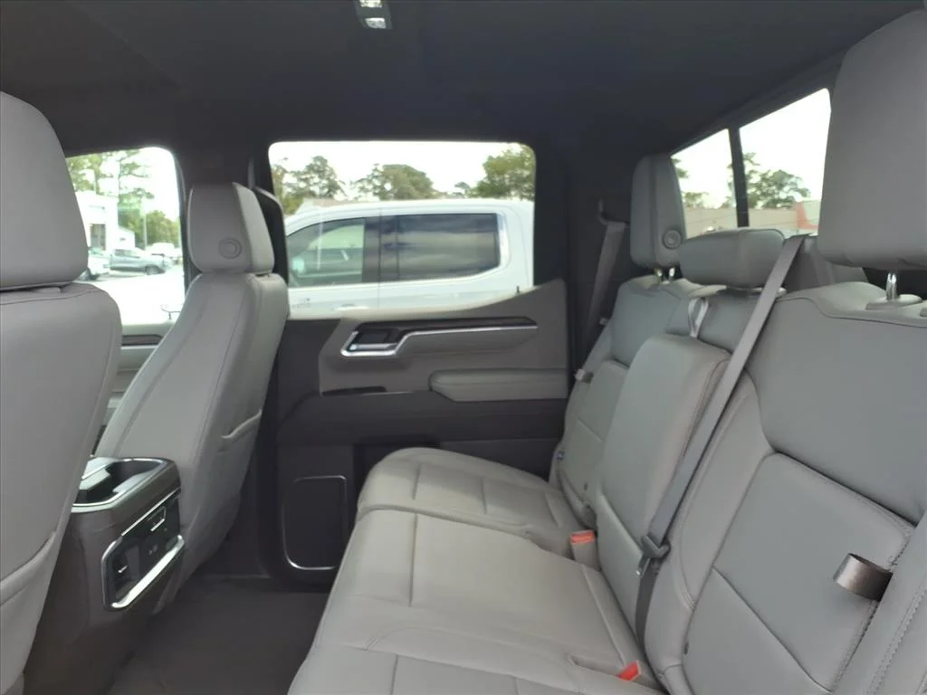 2026 GMC Sierra 1500 SLT - Photo 7