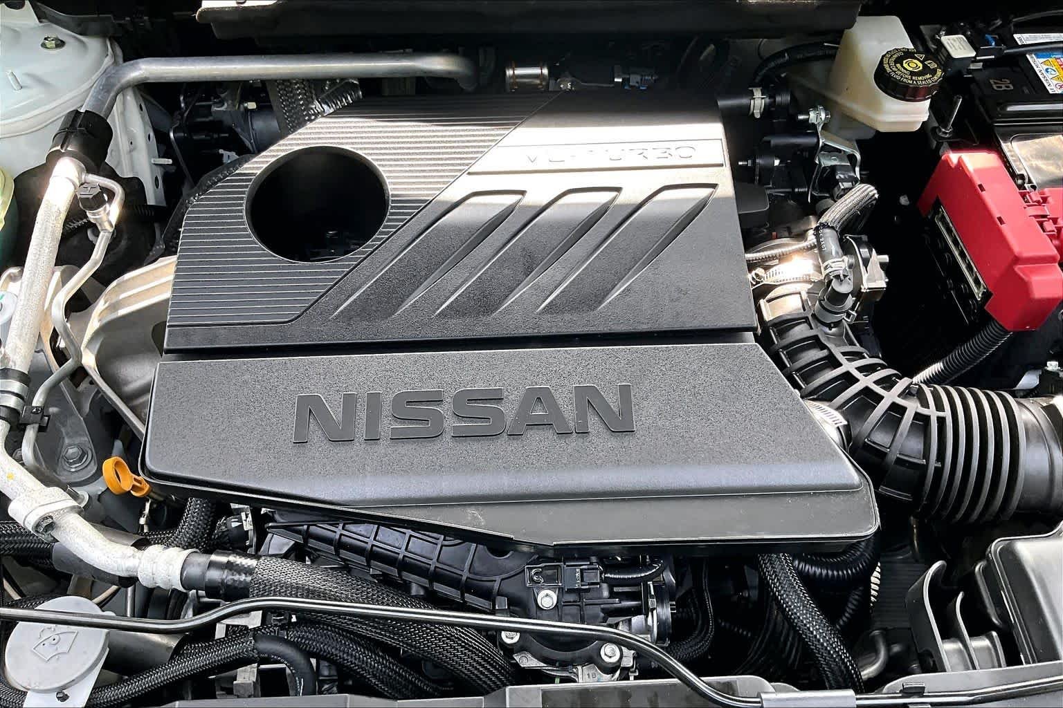 Used 2023 Pearl White Tricoat/Super Black Nissan Platinum image 33