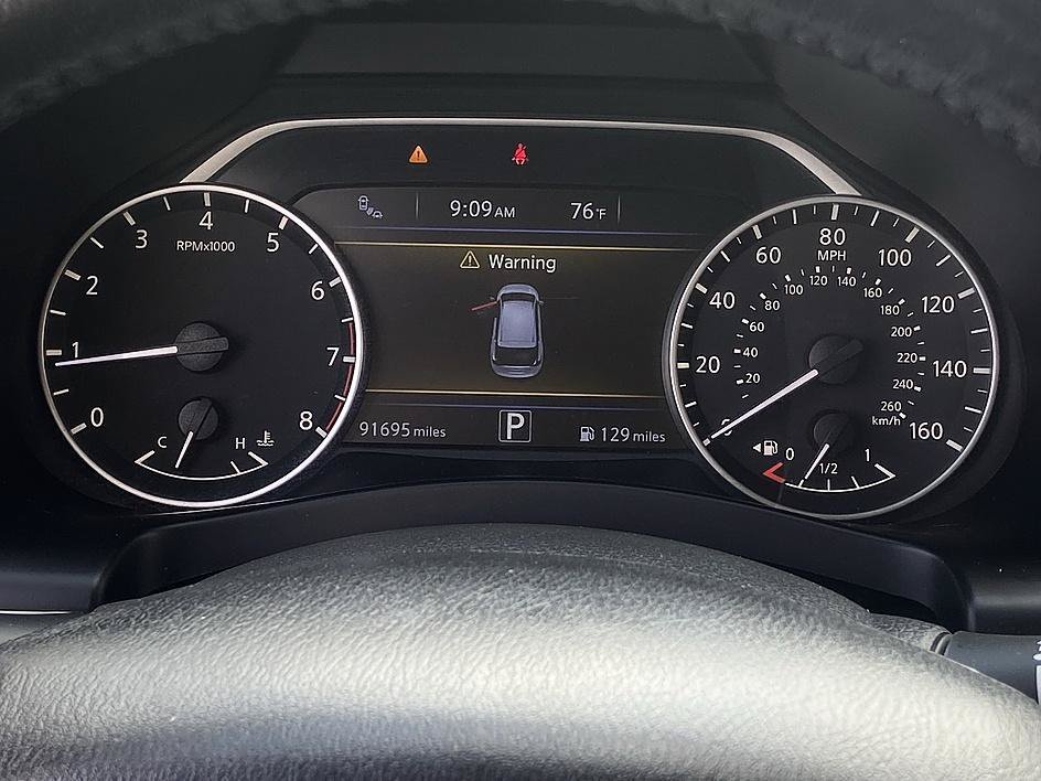 Used 2018 Pearl White Nissan SL image 21