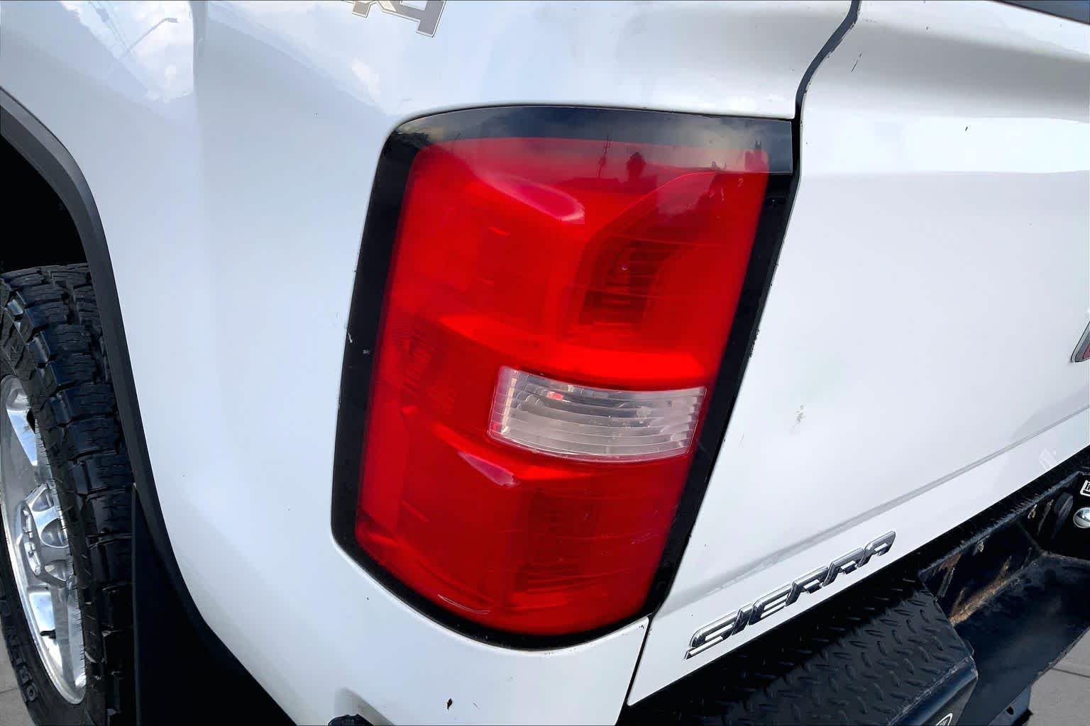 Used 2015 Summit White GMC Denali image 27