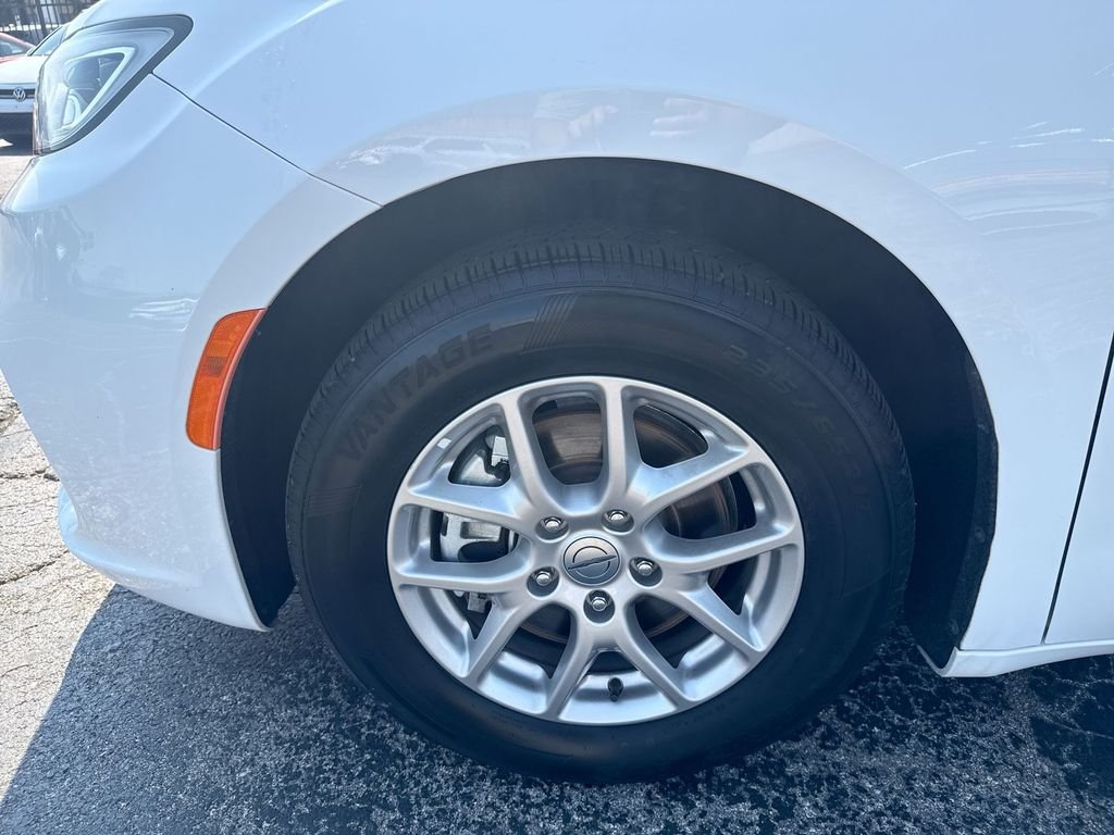 Used 2024 White Chrysler Touring L image 68